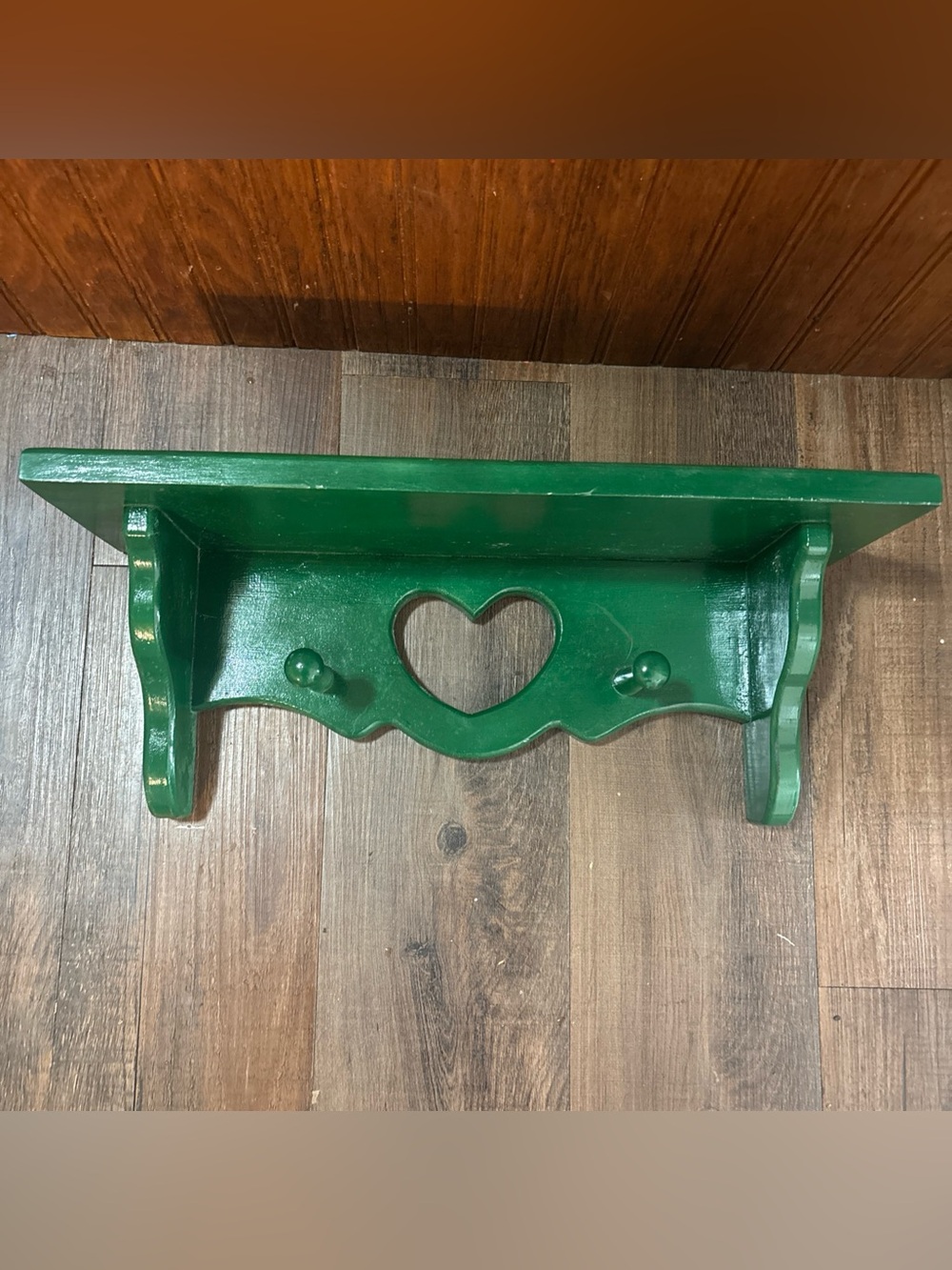 Green Heart Accent Wall Shelf with Hooks
